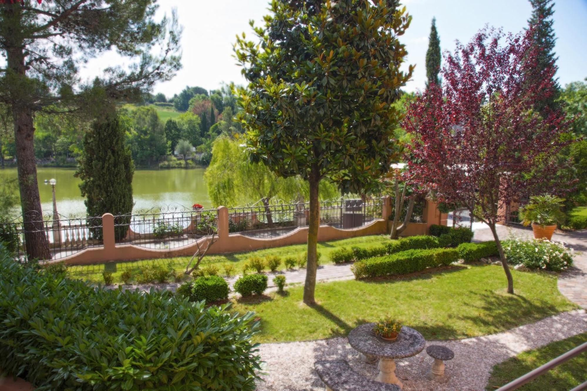 Hotel Villa Leri Monte Colombo ภายนอก รูปภาพ