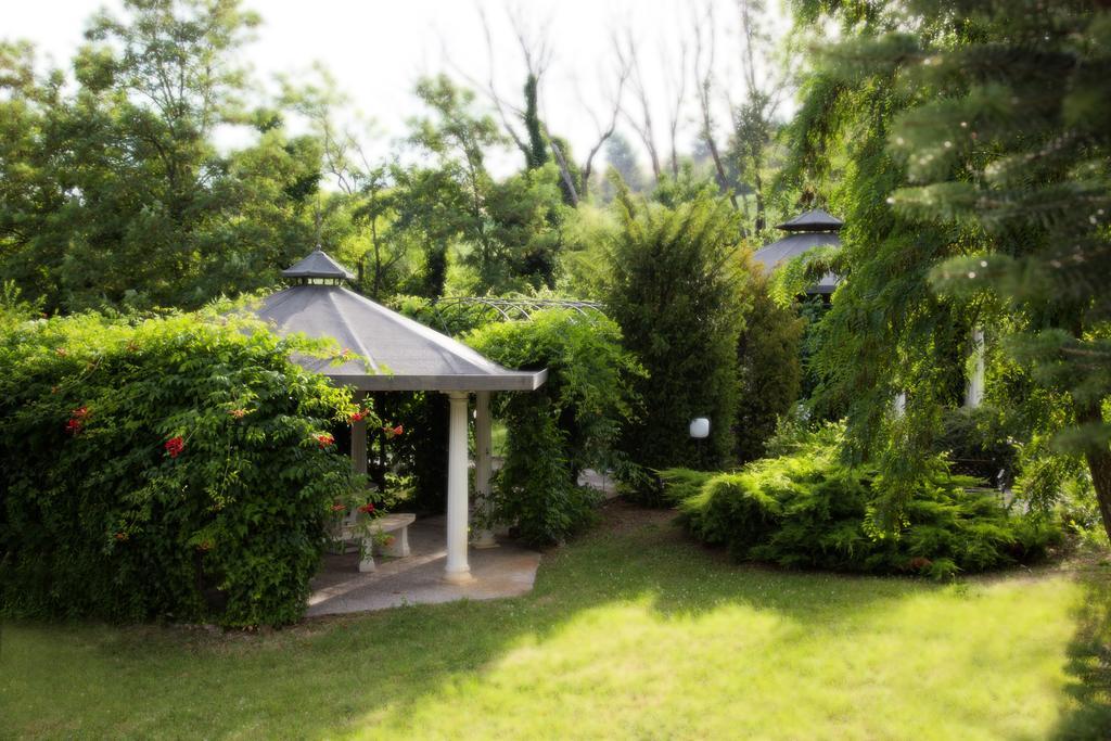 Hotel Villa Leri Monte Colombo ภายนอก รูปภาพ