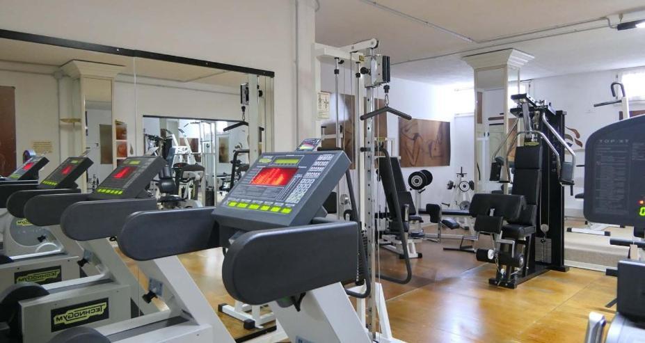 Hotel Villa Leri Monte Colombo ภายนอก รูปภาพ