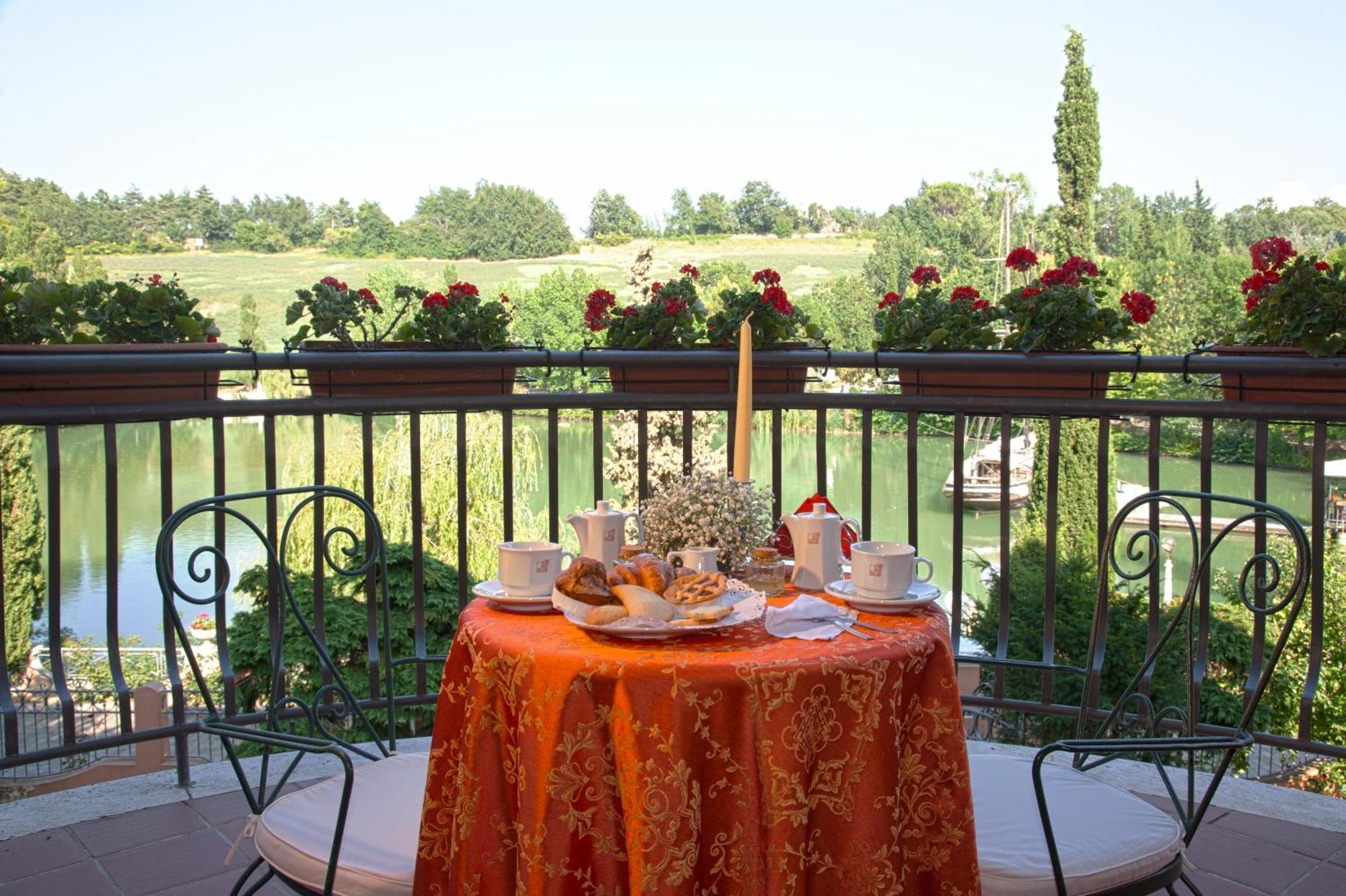 Hotel Villa Leri Monte Colombo ภายนอก รูปภาพ