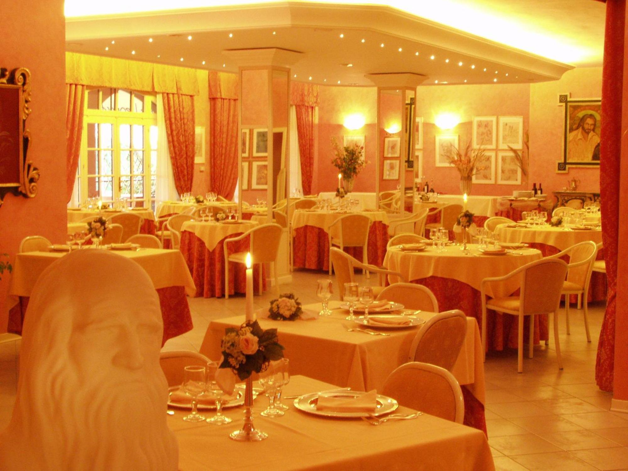 Hotel Villa Leri Monte Colombo ภายนอก รูปภาพ